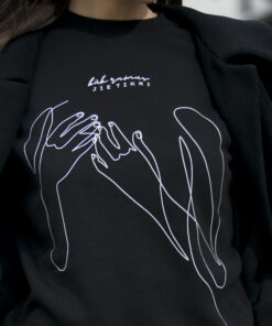 juodas džemperis būk ramus, jie tikri, moteriški, moterims, apranga moterims, merginoms, ne bobų reikalai, lietuva, lietuviška prekė, ideja dovanai, dovana, juodas džemperis